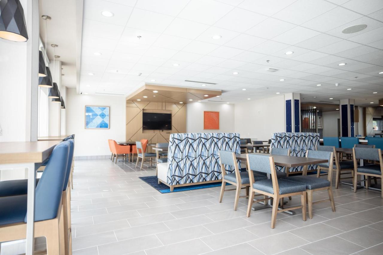 Holiday Inn Express & Suites Tampa Stadium - Airport Area By Ihg Eksteriør billede