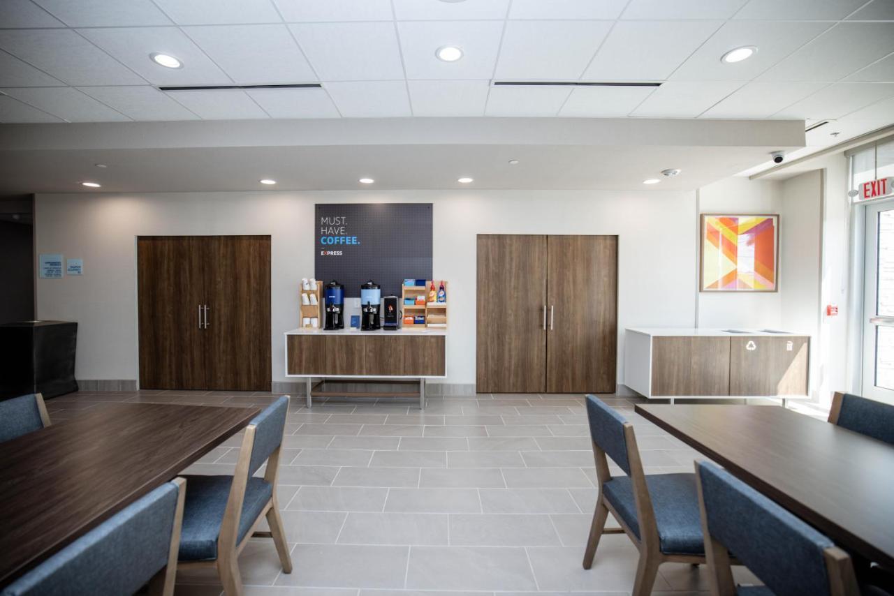 Holiday Inn Express & Suites Tampa Stadium - Airport Area By Ihg Eksteriør billede