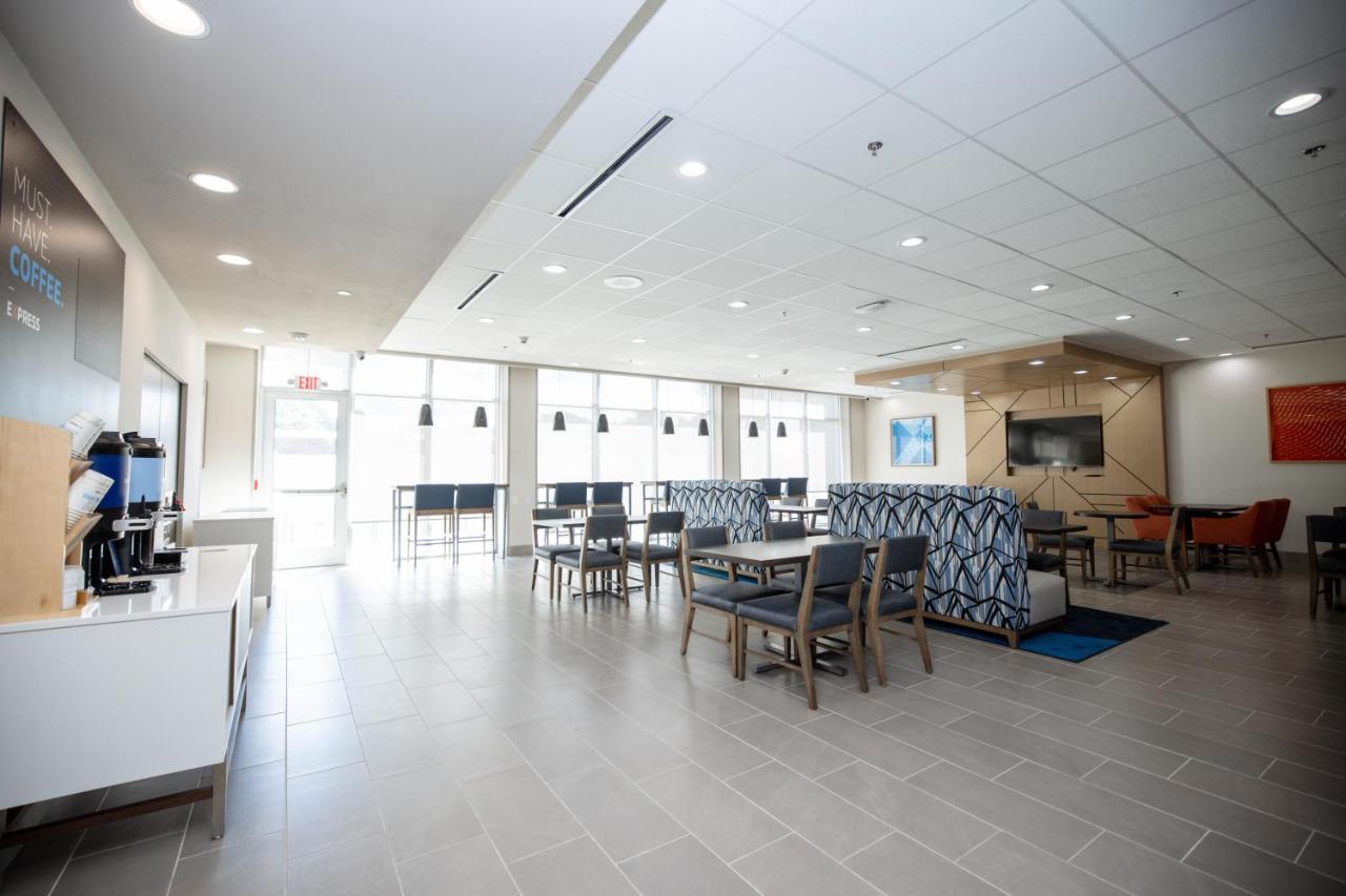 Holiday Inn Express & Suites Tampa Stadium - Airport Area By Ihg Eksteriør billede