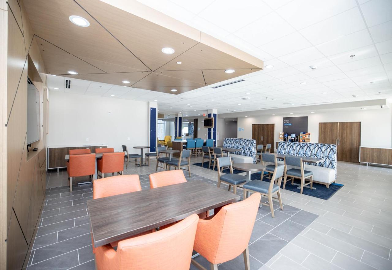Holiday Inn Express & Suites Tampa Stadium - Airport Area By Ihg Eksteriør billede