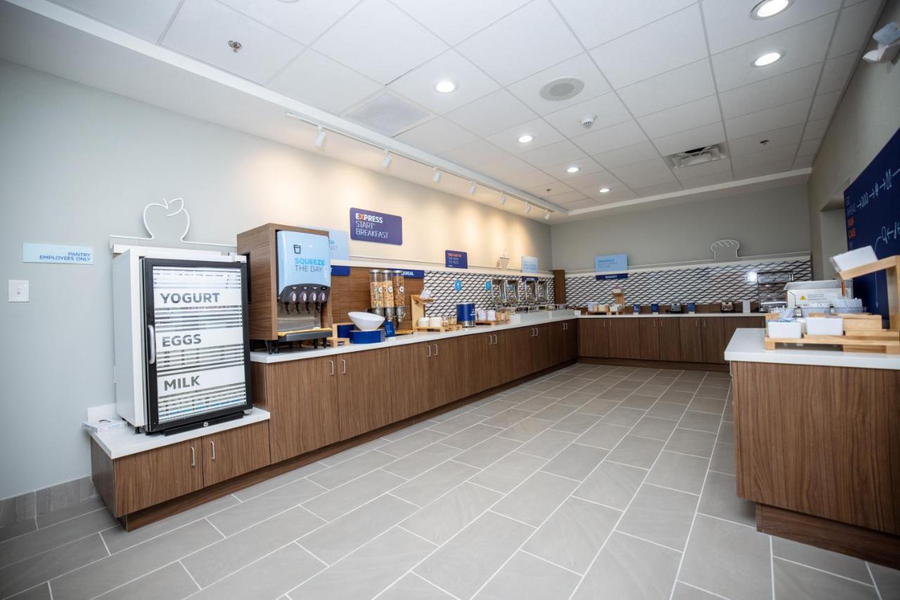 Holiday Inn Express & Suites Tampa Stadium - Airport Area By Ihg Eksteriør billede