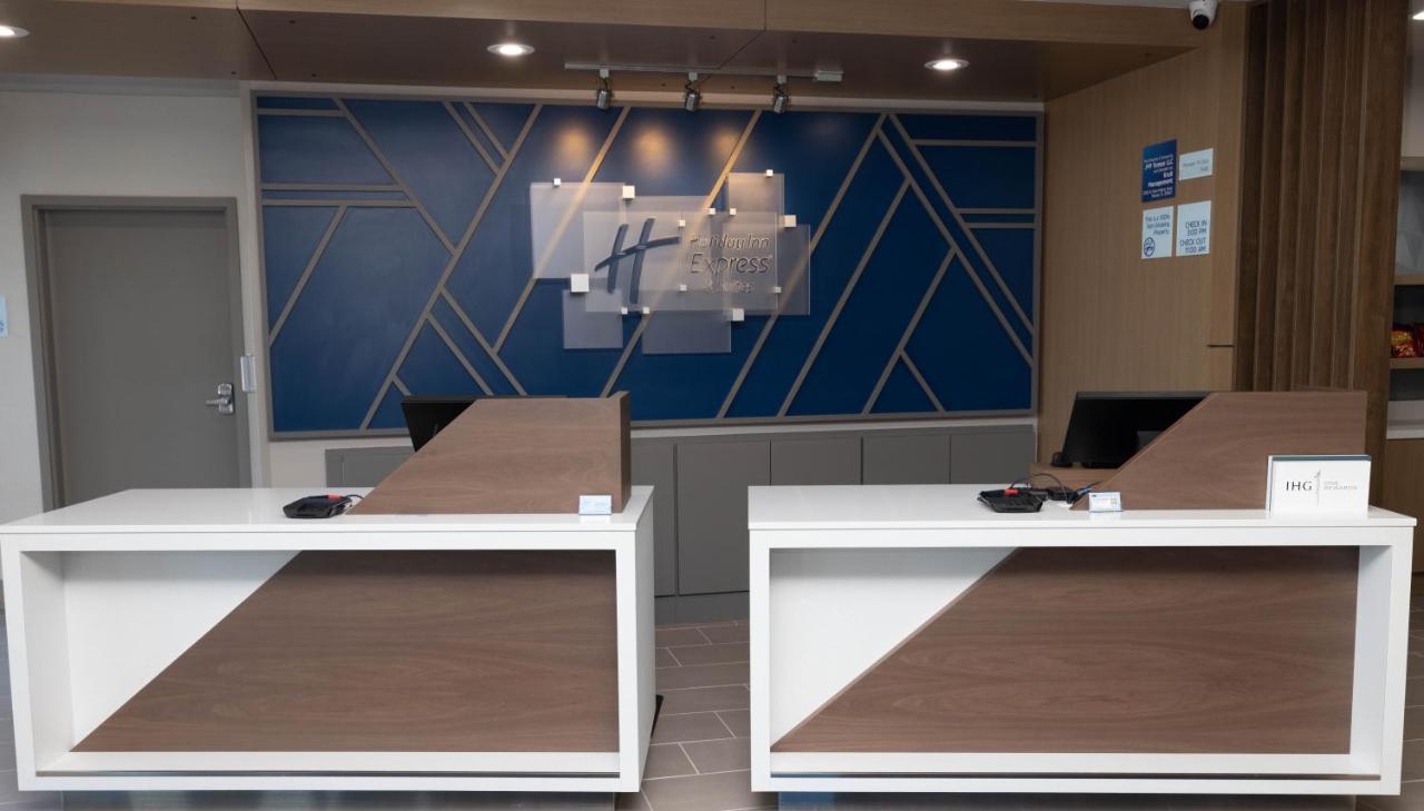 Holiday Inn Express & Suites Tampa Stadium - Airport Area By Ihg Eksteriør billede