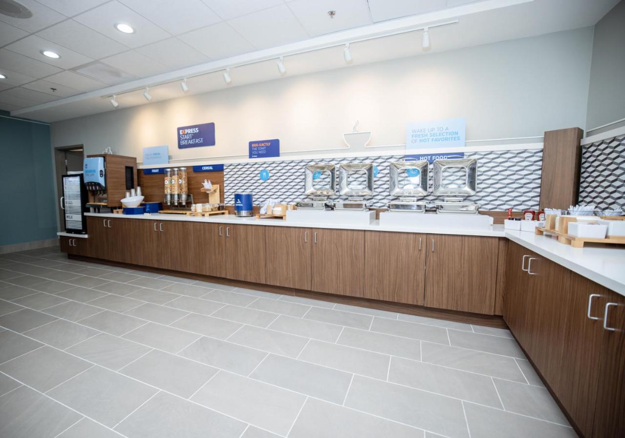 Holiday Inn Express & Suites Tampa Stadium - Airport Area By Ihg Eksteriør billede