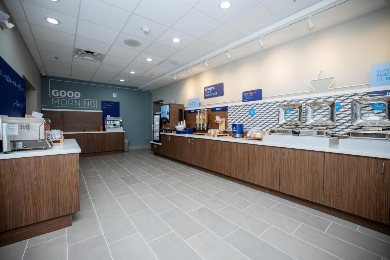 Holiday Inn Express & Suites Tampa Stadium - Airport Area By Ihg Eksteriør billede