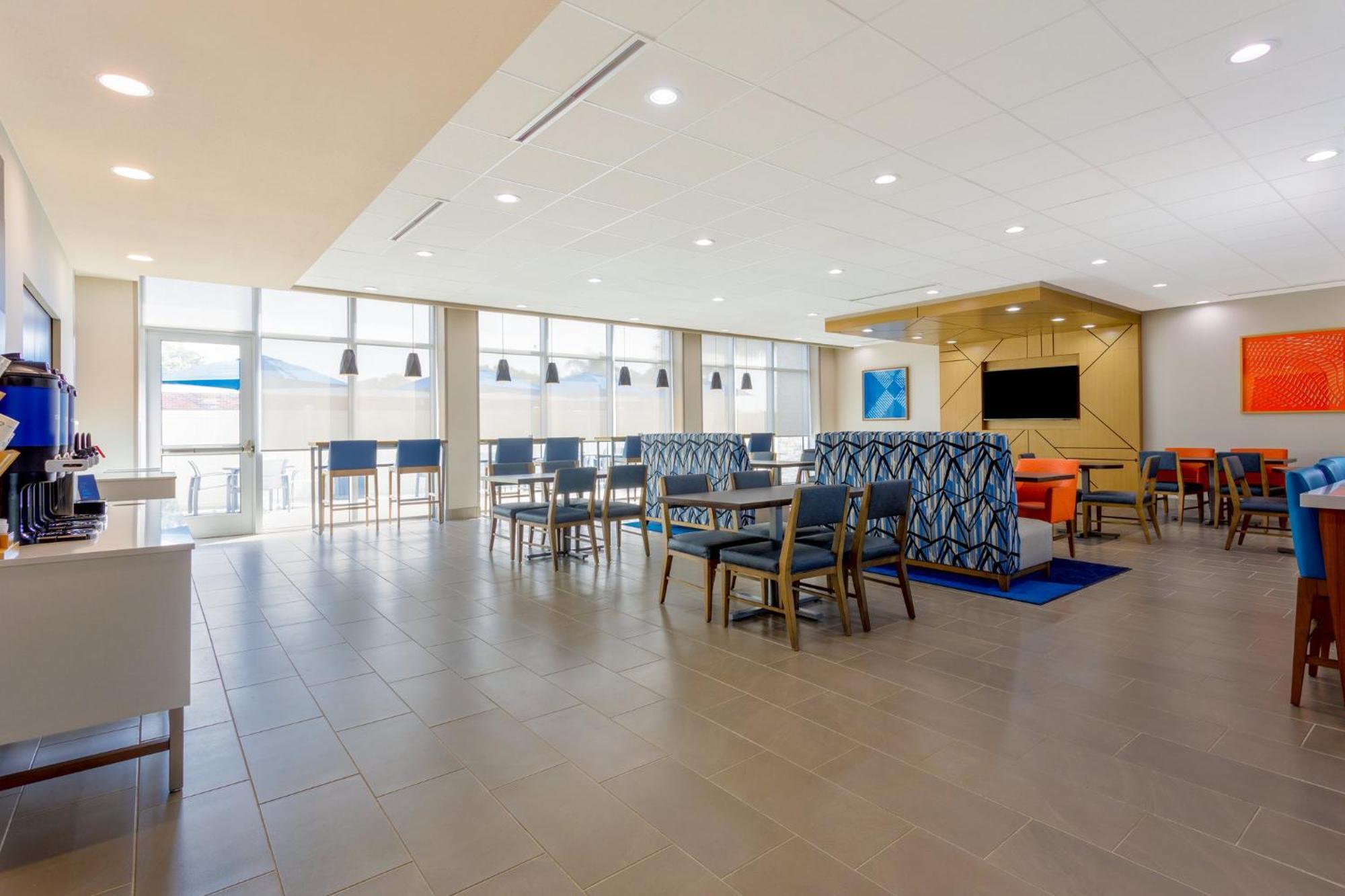 Holiday Inn Express & Suites Tampa Stadium - Airport Area By Ihg Eksteriør billede
