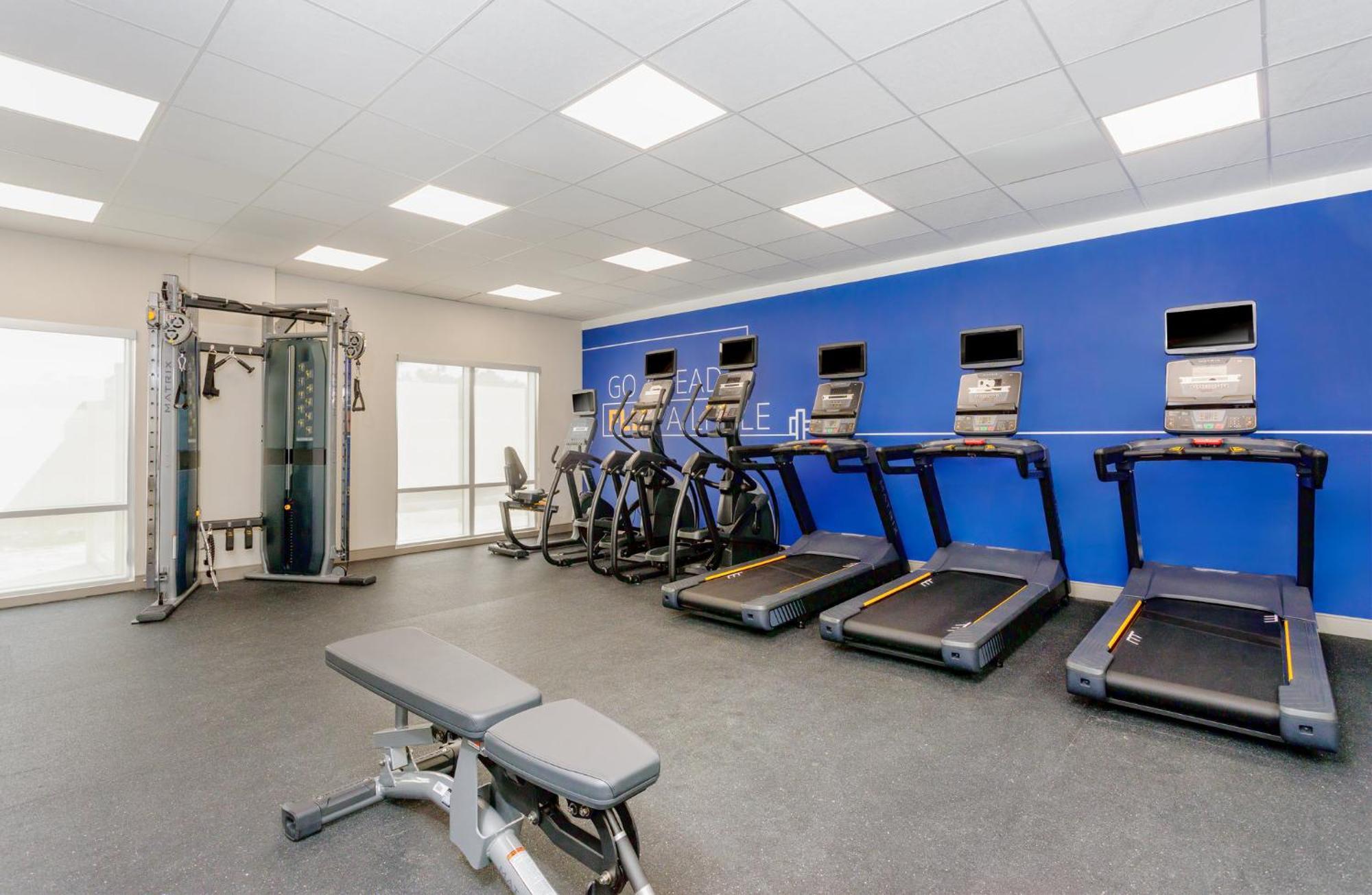 Holiday Inn Express & Suites Tampa Stadium - Airport Area By Ihg Eksteriør billede