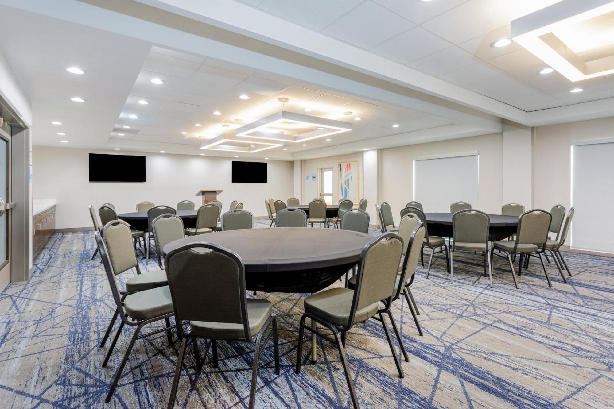 Holiday Inn Express & Suites Tampa Stadium - Airport Area By Ihg Eksteriør billede
