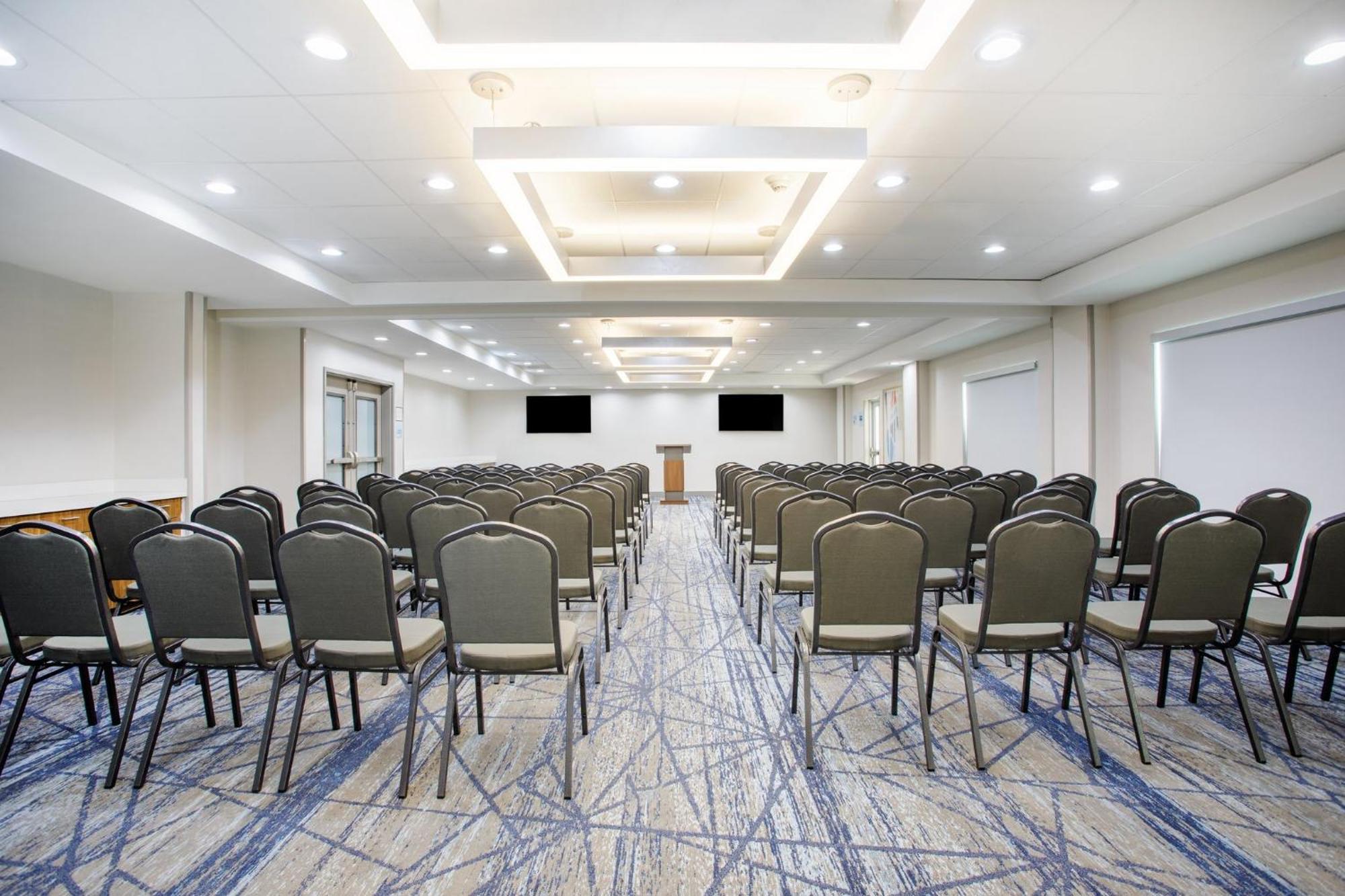Holiday Inn Express & Suites Tampa Stadium - Airport Area By Ihg Eksteriør billede