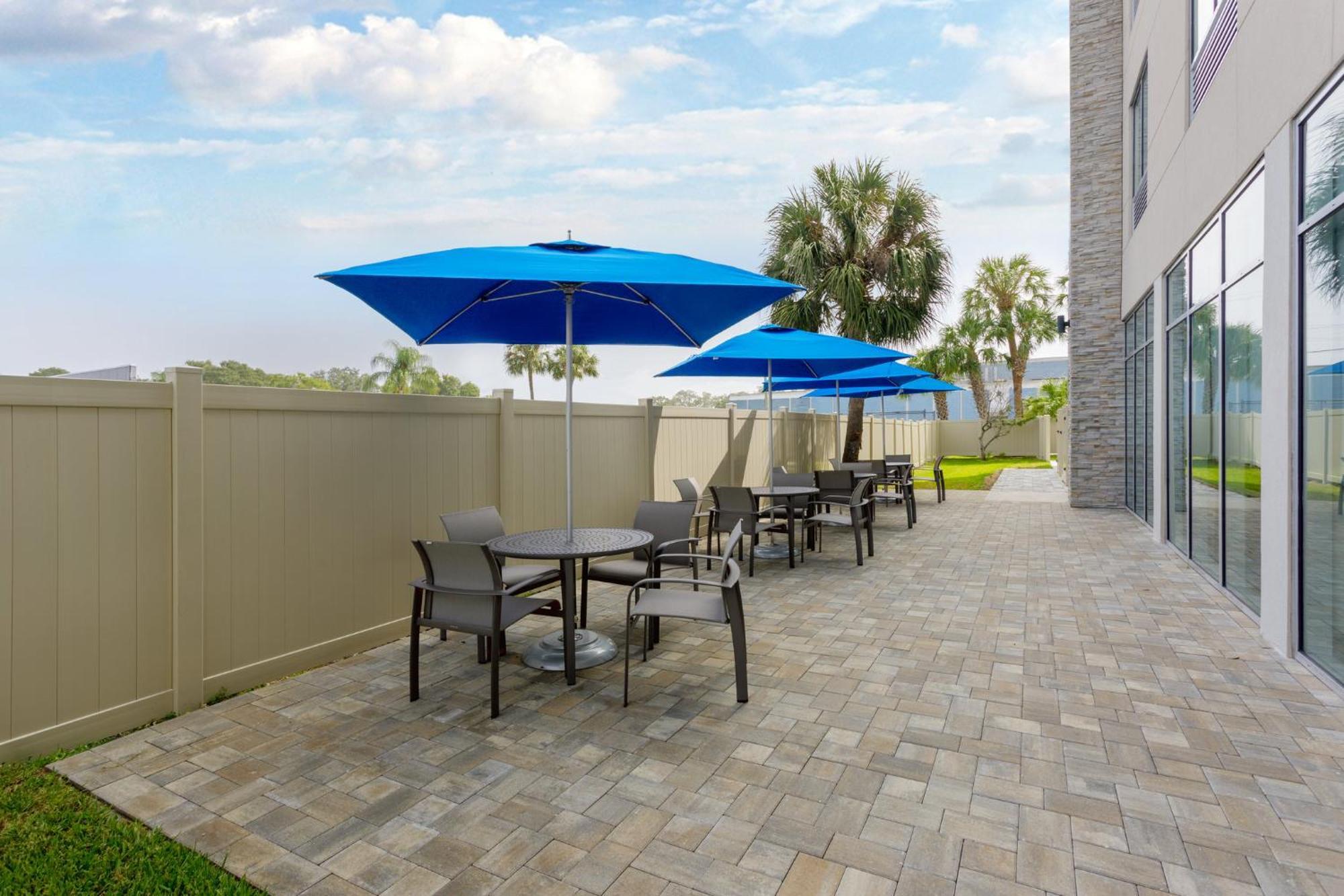 Holiday Inn Express & Suites Tampa Stadium - Airport Area By Ihg Eksteriør billede