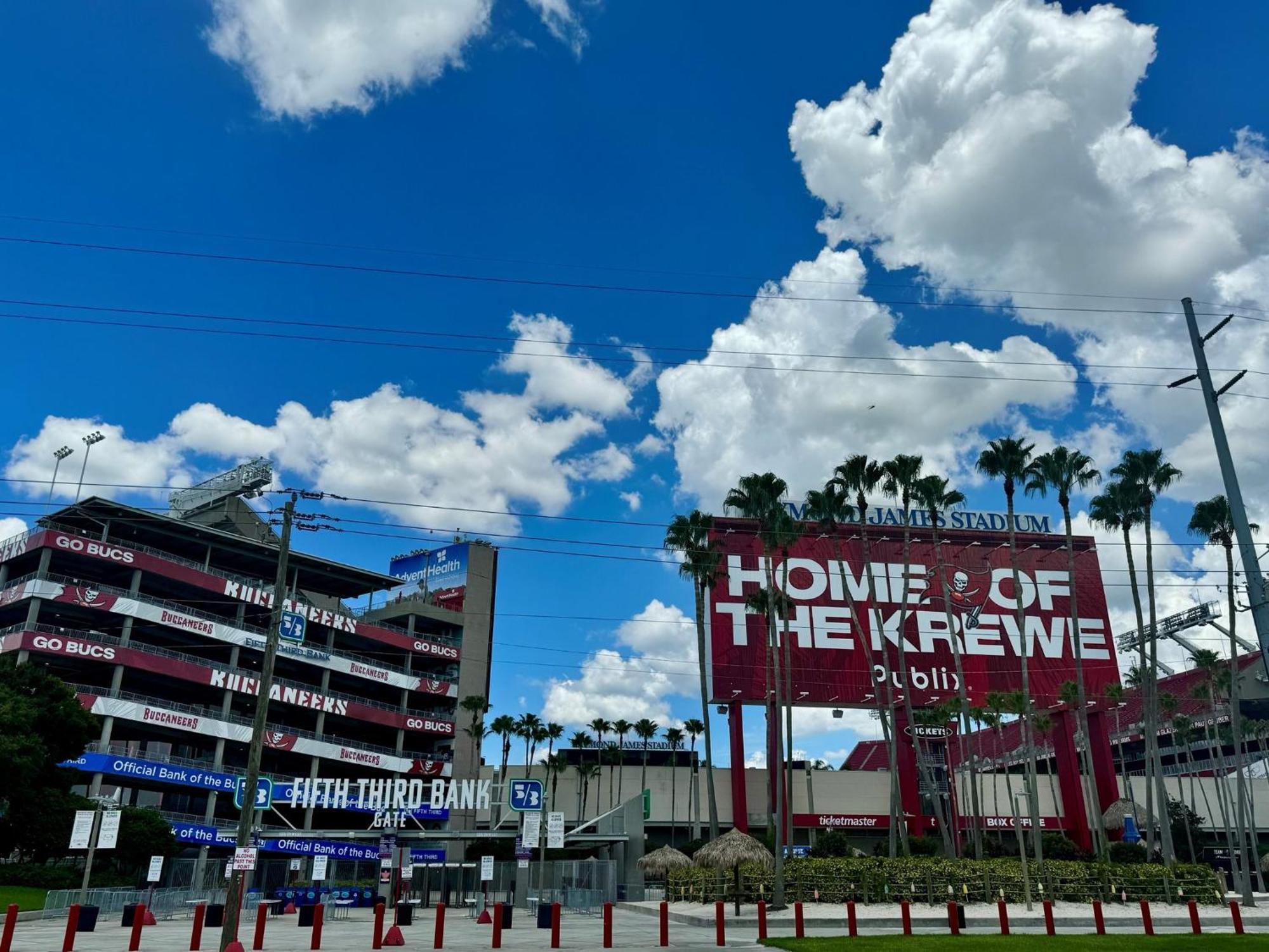 Holiday Inn Express & Suites Tampa Stadium - Airport Area By Ihg Eksteriør billede